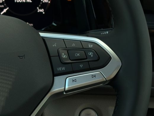 Volkswagen Multivan eHybrid 4MOTION L2 | Bulli | Glazen Dak | Trekhaak | 4 Seizoenen banden | Vis-A-Vis | IQ-Light ActivLease financial lease