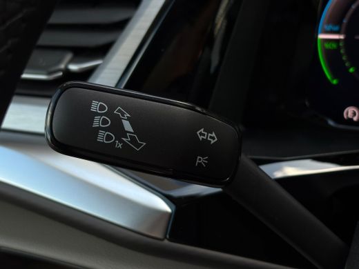 Volkswagen Multivan eHybrid 4MOTION L2 | Bulli | Glazen Dak | Trekhaak | 4 Seizoenen banden | Vis-A-Vis | IQ-Light ActivLease financial lease