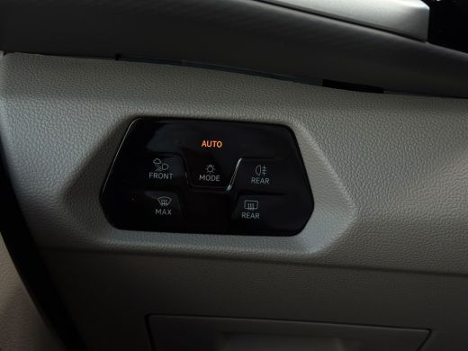 Volkswagen Multivan eHybrid 4MOTION L2 | Bulli | Glazen Dak | Trekhaak | 4 Seizoenen banden | Vis-A-Vis | IQ-Light ActivLease financial lease