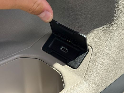 Volkswagen Multivan eHybrid 4MOTION L2 | Bulli | Glazen Dak | Trekhaak | 4 Seizoenen banden | Vis-A-Vis | IQ-Light ActivLease financial lease