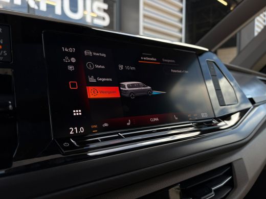 Volkswagen Multivan eHybrid 4MOTION L2 | Bulli | Glazen Dak | Trekhaak | 4 Seizoenen banden | Vis-A-Vis | IQ-Light ActivLease financial lease