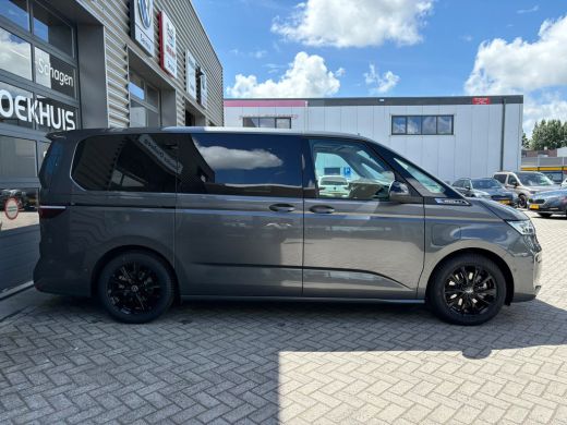 Volkswagen Multivan eHybrid 4MOTION L2 | Bulli | Glazen Dak | Trekhaak | 4 Seizoenen banden | Vis-A-Vis | IQ-Light ActivLease financial lease