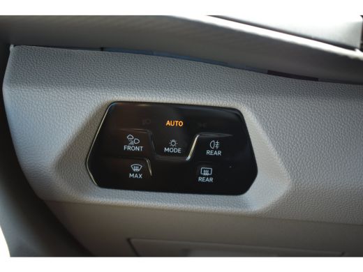 Volkswagen Multivan Bulli eHybrid lang 4MOTION |  Verlaagd dynamisch onderstel | 'App-Connect' draadloze smartphone i... ActivLease financial lease