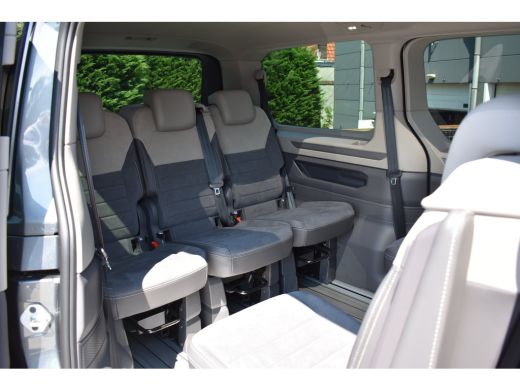 Volkswagen Multivan Bulli eHybrid lang 4MOTION |  Verlaagd dynamisch onderstel | 'App-Connect' draadloze smartphone i... ActivLease financial lease