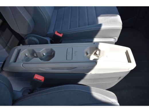 Volkswagen Multivan Bulli eHybrid lang 4MOTION |  Verlaagd dynamisch onderstel | 'App-Connect' draadloze smartphone i... ActivLease financial lease