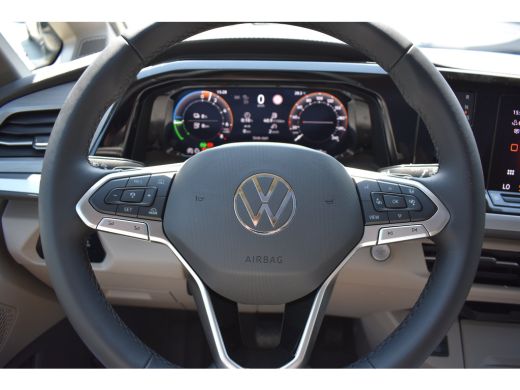 Volkswagen Multivan Bulli eHybrid lang 4MOTION |  Verlaagd dynamisch onderstel | 'App-Connect' draadloze smartphone i... ActivLease financial lease