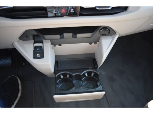 Volkswagen Multivan Bulli eHybrid lang 4MOTION |  Verlaagd dynamisch onderstel | 'App-Connect' draadloze smartphone i... ActivLease financial lease