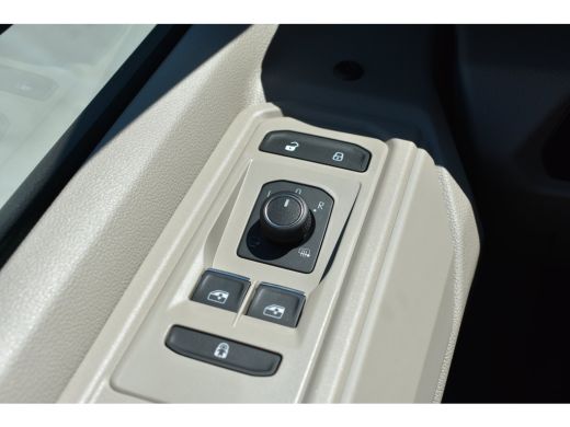 Volkswagen Multivan Bulli eHybrid lang 4MOTION |  Verlaagd dynamisch onderstel | 'App-Connect' draadloze smartphone i... ActivLease financial lease