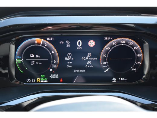 Volkswagen Multivan Bulli eHybrid lang 4MOTION |  Verlaagd dynamisch onderstel | 'App-Connect' draadloze smartphone i... ActivLease financial lease