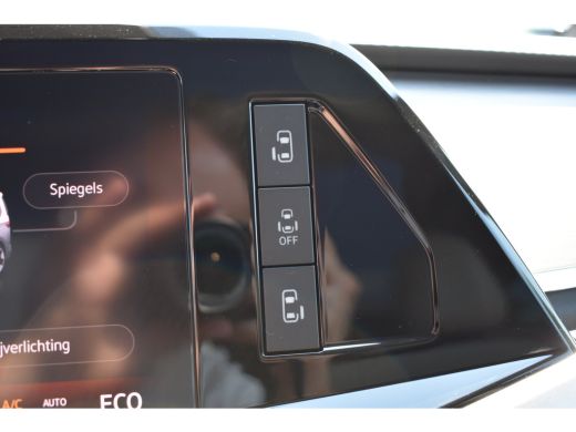 Volkswagen Multivan Bulli eHybrid lang 4MOTION |  Verlaagd dynamisch onderstel | 'App-Connect' draadloze smartphone i... ActivLease financial lease