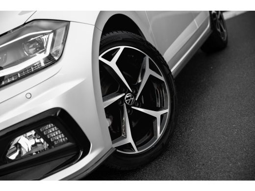 Volkswagen Polo 1.0 TSI 115pk 7-DSG Highline Business R | Panoramadak | IQ Light | Parkeerhulp | Sportstoelen ActivLease financial lease