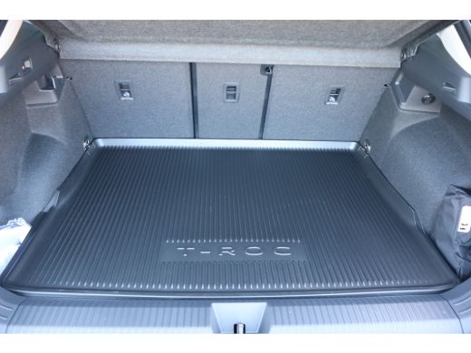 Volkswagen T-Roc Life First Edition | 'App-Connect' draadloze smartphone integratie | Automatische afstandsregelin... ActivLease financial lease