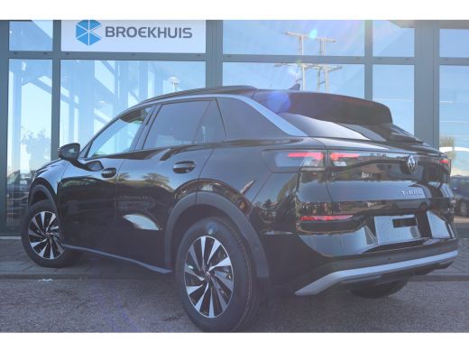 Volkswagen T-Roc Life First Edition | 'App-Connect' draadloze smartphone integratie | Automatische afstandsregelin... ActivLease financial lease
