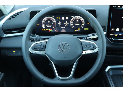 Volkswagen T-Roc Life First Edition | 'App-Connect' draadloze smartphone integratie | Automatische afstandsregelin... ActivLease financial lease