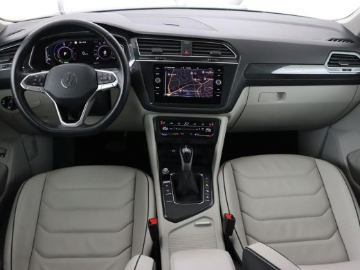 Volkswagen Tiguan 1.4 TSI eHybrid Life Business | SOH 93,8% | Panoramadak | Leder | Stoelverwarming | 360 Camera | ... ActivLease financial lease
