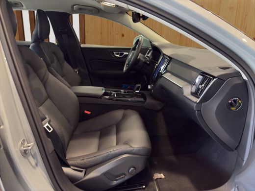 Volvo  V60 2.0 T6 Plug-in hybrid AWD Essential Bright | Trekhaak | Camera | Stoel + Stuur verwaming | DAB | ... ActivLease financial lease