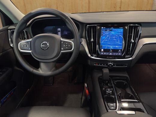 Volvo  V60 2.0 T6 Plug-in hybrid AWD Essential Bright | Trekhaak | Camera | Stoel + Stuur verwaming | DAB | ... ActivLease financial lease