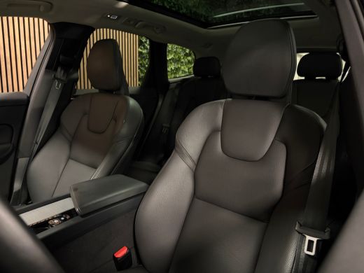 Volvo  XC60 T8 AWD Recharge Ultra Dark | Bowers & Wilkins | Luchtvering | Trekhaak | 360 Camera | Head-Up Dis... ActivLease financial lease