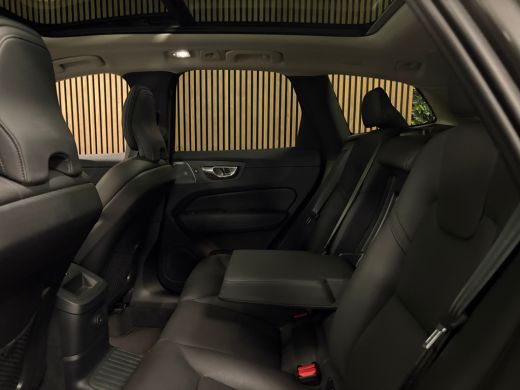 Volvo  XC60 T8 AWD Recharge Ultra Dark | Bowers & Wilkins | Luchtvering | Trekhaak | 360 Camera | Head-Up Dis... ActivLease financial lease