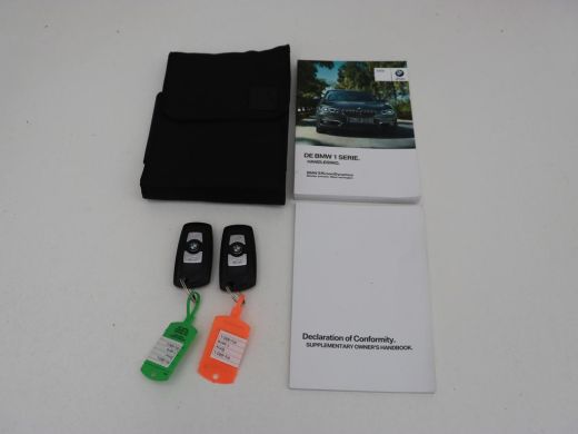 BMW 1 Serie 118i Executive | Schuifdak | Leder | Stoelverwarming | Camera | Full LED | Navigatie | Parkeerhul... ActivLease financial lease