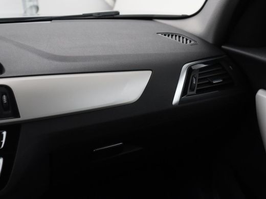 BMW 1 Serie 118i Executive | Schuifdak | Leder | Stoelverwarming | Camera | Full LED | Navigatie | Parkeerhul... ActivLease financial lease