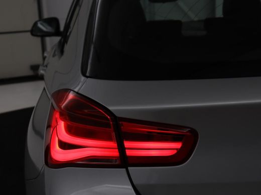 BMW 1 Serie 118i Executive | Schuifdak | Leder | Stoelverwarming | Camera | Full LED | Navigatie | Parkeerhul... ActivLease financial lease