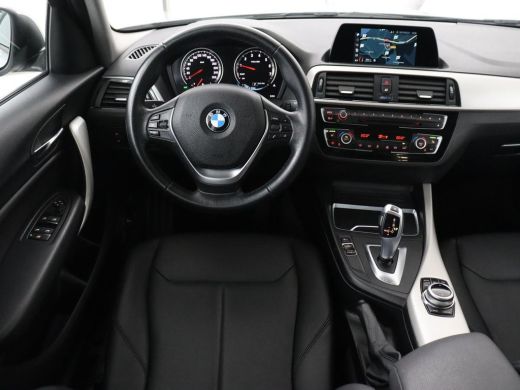 BMW 1 Serie 118i Executive | Schuifdak | Leder | Stoelverwarming | Camera | Full LED | Navigatie | Parkeerhul... ActivLease financial lease