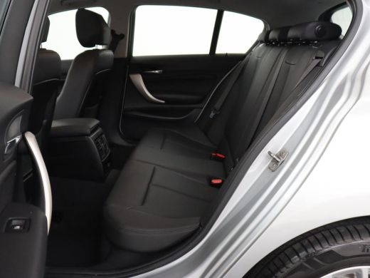 BMW 1 Serie 118i Executive | Schuifdak | Leder | Stoelverwarming | Camera | Full LED | Navigatie | Parkeerhul... ActivLease financial lease