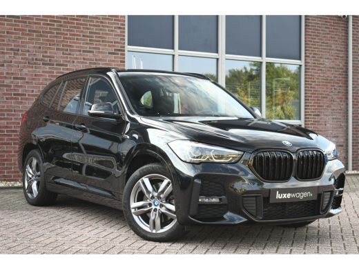 BMW X1 xDrive25e 220pk M-Sport Leder Stuurverw LED El-klep DAB BTW-auto! ActivLease financial lease
