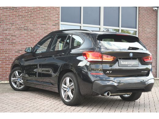 BMW X1 xDrive25e 220pk M-Sport Leder Stuurverw LED El-klep DAB BTW-auto! ActivLease financial lease