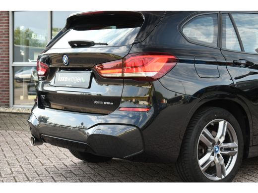 BMW X1 xDrive25e 220pk M-Sport Leder Stuurverw LED El-klep DAB BTW-auto! ActivLease financial lease