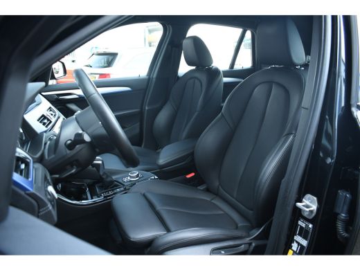 BMW X1 xDrive25e 220pk M-Sport Leder Stuurverw LED El-klep DAB BTW-auto! ActivLease financial lease