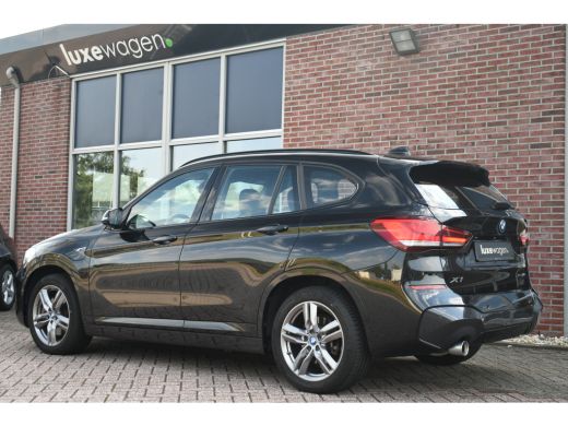 BMW X1 xDrive25e 220pk M-Sport Leder Stuurverw LED El-klep DAB BTW-auto! ActivLease financial lease