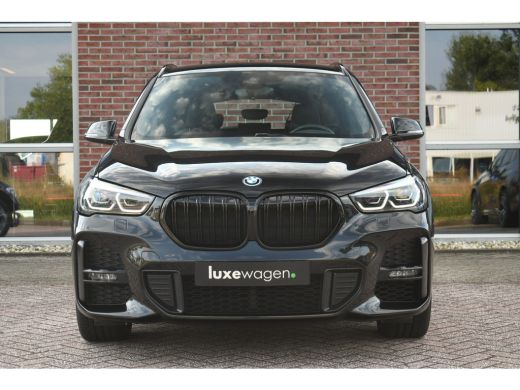 BMW X1 xDrive25e 220pk M-Sport Leder Stuurverw LED El-klep DAB BTW-auto! ActivLease financial lease