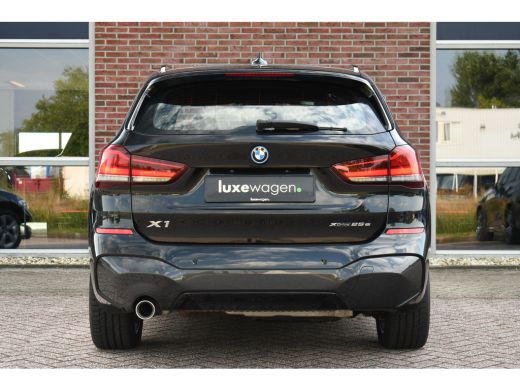 BMW X1 xDrive25e 220pk M-Sport Leder Stuurverw LED El-klep DAB BTW-auto! ActivLease financial lease