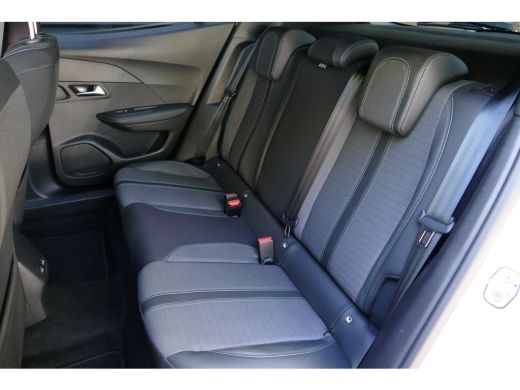 Peugeot 2008 1.2 PURETECH 100PK ALLURE PACK / NAVI / CLIMA / 17" LMV / CAMERA / KEYLESS / FULL-LED / BLUETOOTH... ActivLease financial lease