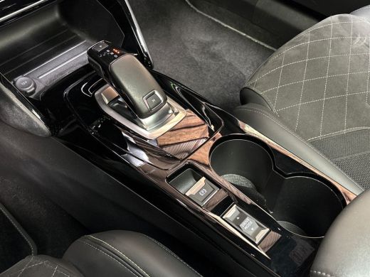 Peugeot 2008 1.2 PureTech GT Pack 156Pk Automaat (PANORAMADAK, VIRTUAL COCKPIT, APPLE CARPLAY, GROOT NAVI, 360... ActivLease financial lease