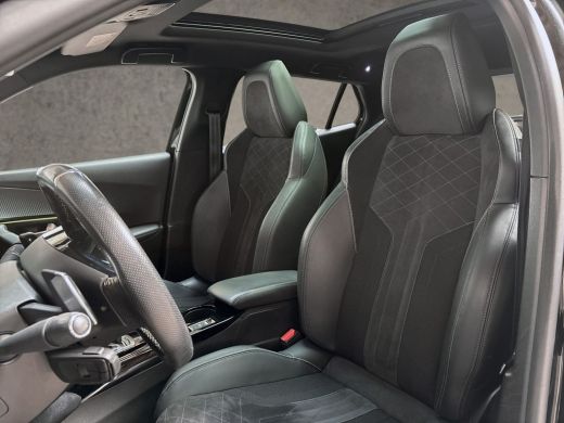 Peugeot 2008 1.2 PureTech GT Pack 156Pk Automaat (PANORAMADAK, VIRTUAL COCKPIT, APPLE CARPLAY, GROOT NAVI, 360... ActivLease financial lease