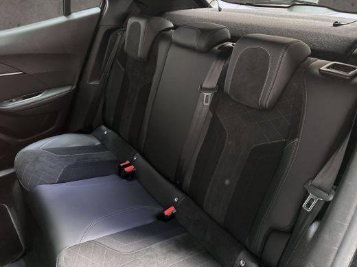 Peugeot 2008 1.2 PureTech GT Pack 156Pk Automaat (PANORAMADAK, VIRTUAL COCKPIT, APPLE CARPLAY, GROOT NAVI, 360... ActivLease financial lease