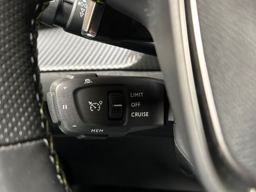 Peugeot 2008 1.2 PureTech GT Pack 156Pk Automaat (PANORAMADAK, VIRTUAL COCKPIT, APPLE CARPLAY, GROOT NAVI, 360... ActivLease financial lease