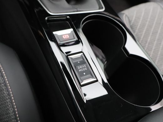 Peugeot 208 1.2 PureTech 100 Allure Cruise Control | Climate Control | Apple Carplay/Android Auto ActivLease financial lease
