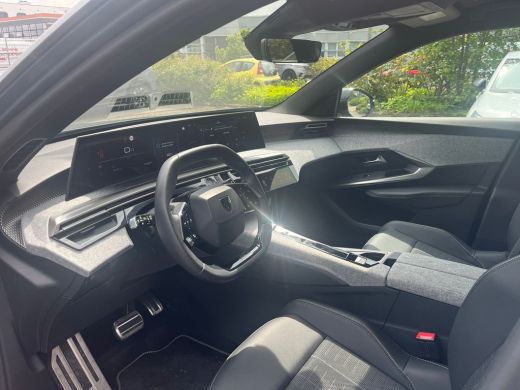 Peugeot 3008 1.2 Hybrid 136 GT | Navi | Stuur-en stoelverw. | Camera 360 | PDC V+A | El. achterklep | LMV 19 |... ActivLease financial lease