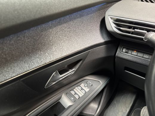 Peugeot 5008 1.2 PureTech Allure Sport 7 Persoons (APPLE CARPLAY, GROOT NAVI, STOELVERWARMING, LEDER, 360 CAME... ActivLease financial lease