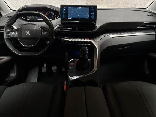 Peugeot 5008 1.2 PureTech Sport 7 Persoons (APPLE CARPLAY, GROOT NAVI, LEDER, 360 CAMERA, KEYLESS, SPORTSTOELE... ActivLease financial lease