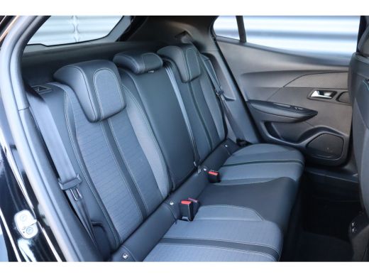 Peugeot e-2008 EV 136PK ALLURE PACK AUTOMAAT / NAVI / LEDER / CLIMA / LED / PDC / 17" LMV / CAMERA / KEYLESS / W... ActivLease financial lease