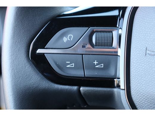 Peugeot e-2008 EV 136PK ALLURE PACK AUTOMAAT / NAVI / LEDER / CLIMA / LED / PDC / 17" LMV / CAMERA / KEYLESS / W... ActivLease financial lease