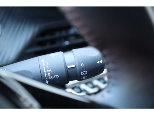 Peugeot e-2008 EV 136PK ALLURE PACK AUTOMAAT / NAVI / LEDER / CLIMA / LED / PDC / 17" LMV / CAMERA / KEYLESS / W... ActivLease financial lease