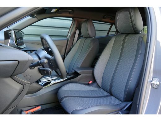 Peugeot e-2008 EV 54KWH ALLURE AVANTAGE AUTOMAAT / NAVI / CLIMA / CAMERA V+A / 17"LMV / KEYLESS / 8 JAAR GARANTI... ActivLease financial lease