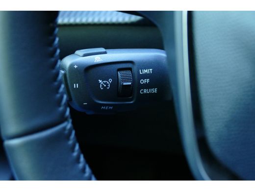 Peugeot e-2008 EV 54KWH ALLURE AVANTAGE AUTOMAAT / NAVI / CLIMA / CAMERA V+A / 17"LMV / KEYLESS / 8 JAAR GARANTI... ActivLease financial lease
