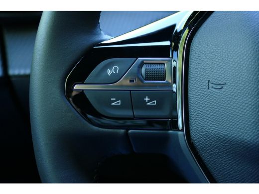 Peugeot e-2008 EV 54KWH ALLURE AVANTAGE AUTOMAAT / NAVI / CLIMA / CAMERA V+A / 17"LMV / KEYLESS / 8 JAAR GARANTI... ActivLease financial lease